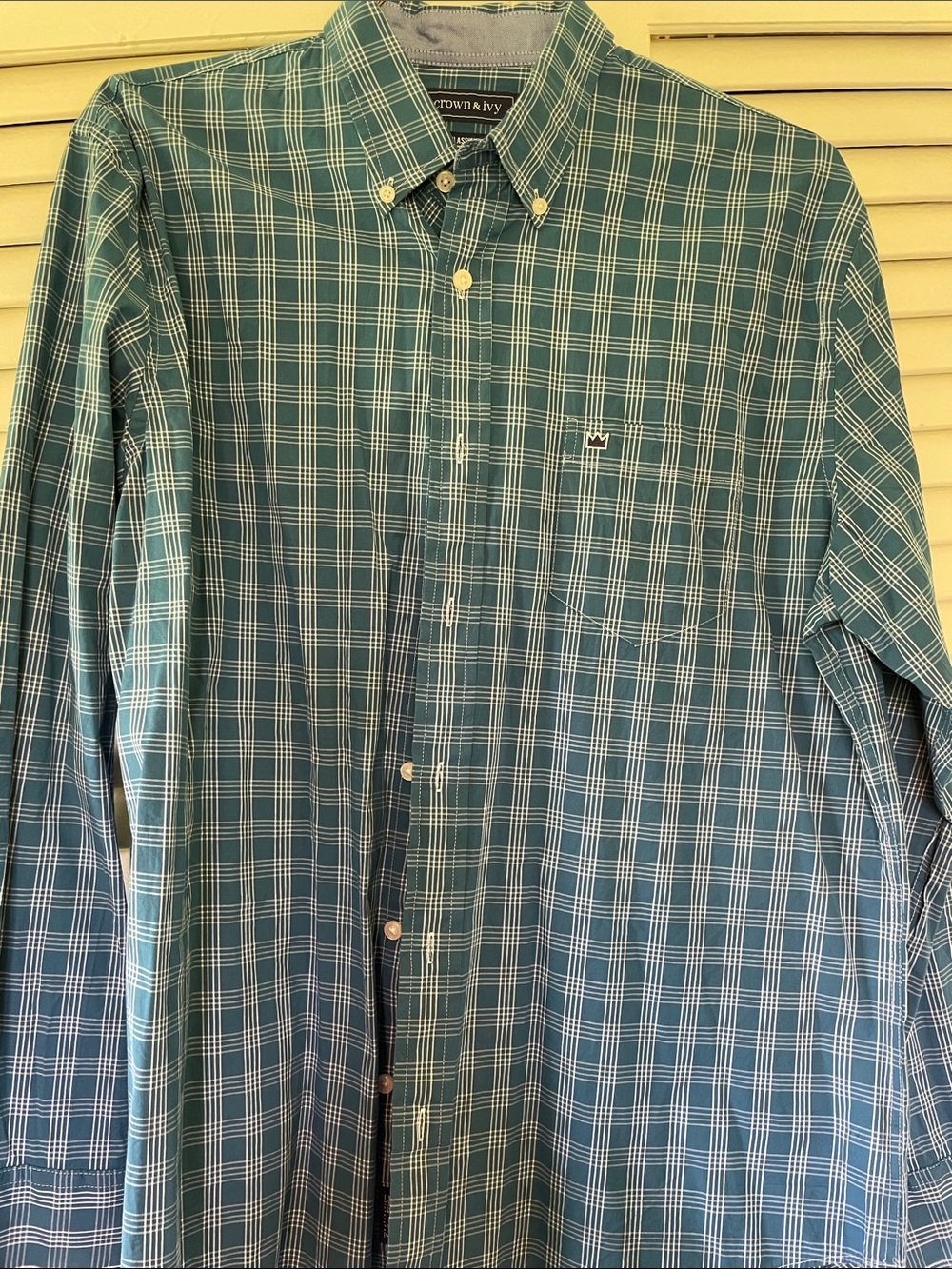 crown & ivy Men's Green Plaid Button-Down Shirt